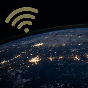 Mapa satelital que muestra la conexión a internet de México y el mundo